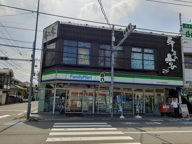 コンビニ　ファミマあすまや与野本町駅前店（コンビニ）まで800m