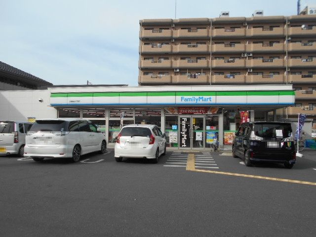 コンビニ　ファミリーマート北越谷四丁目店（コンビニ）まで530m