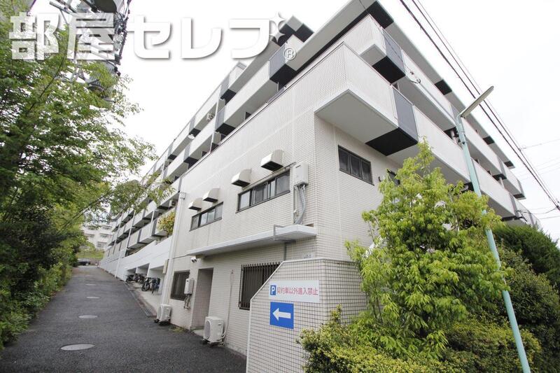 建物外観　タイル張りの外観でお城みたいです。