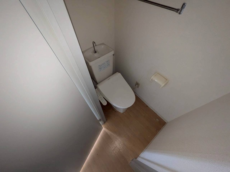 トイレ　こちらはトイレです。清潔感があり、安心して使用できます。