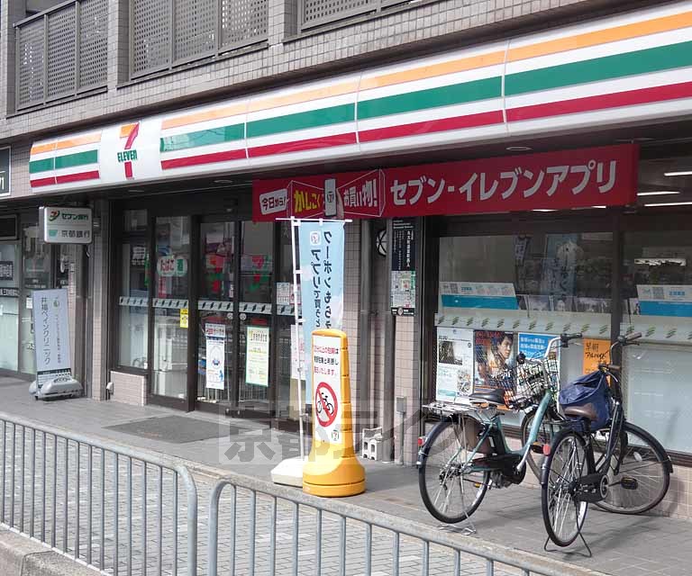 コンビニ　セブンイレブン京都烏丸丸太町西店（コンビニ）まで101m