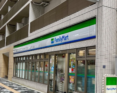 コンビニ　ファミリーマート 新板橋店（コンビニ）まで228m