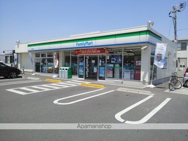 コンビニ　ファミリーマート（コンビニ）まで900m