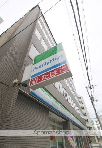 コンビニ　ファミリーマート（コンビニ）まで134m