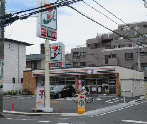 コンビニ　セブンイレブン曲本5丁目店（コンビニ）まで258m