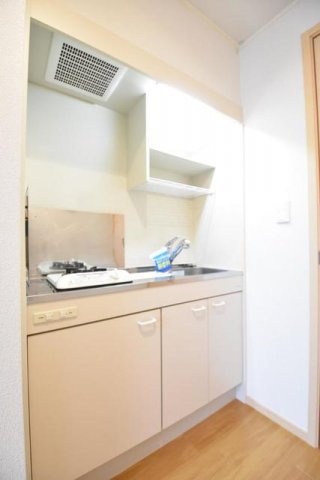 キッチン　コンパクトなキッチンで掃除もラクラク