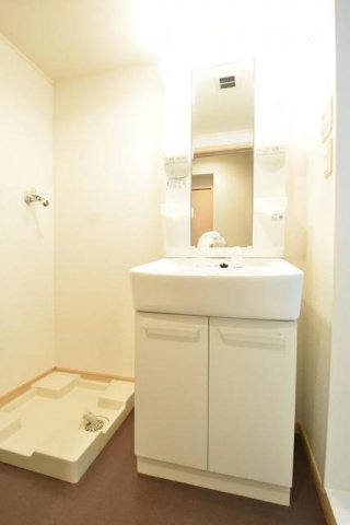 洗面設備　コンパクトで使いやすい洗面所