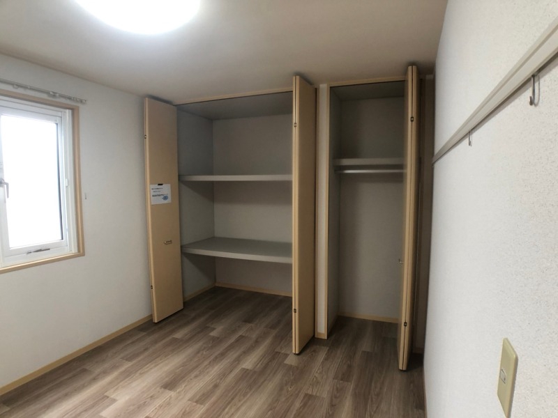 収納　寝室の収納です。部屋がすっきり片付きます。