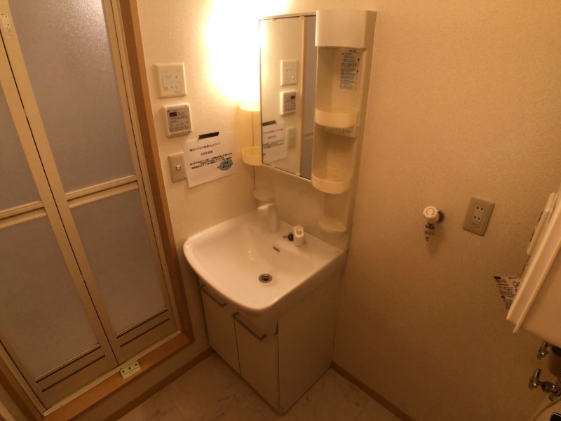 洗面設備　こちらに洗面台があります。朝の洗顔はこちらで。