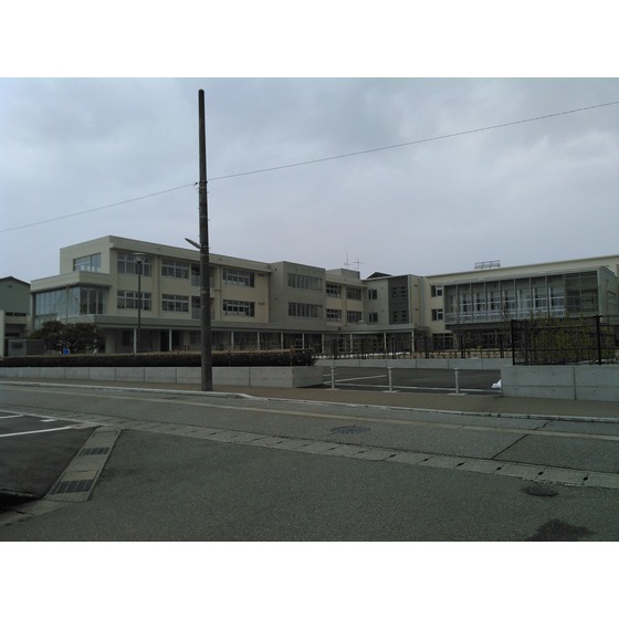 小学校　富山市立藤ノ木小学校（小学校）まで399m