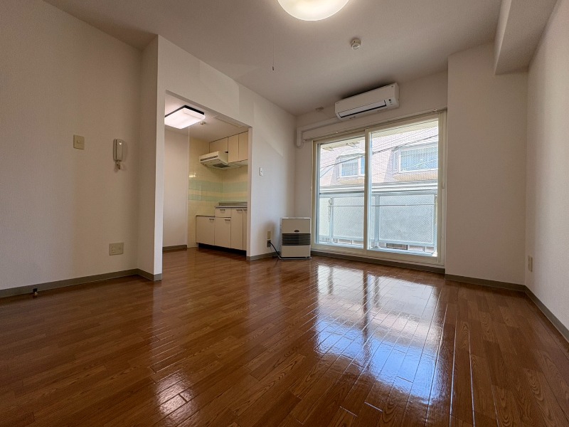 居室・リビング　広くてキレイなお部屋が広がっていて、充実した生活が送れそう。