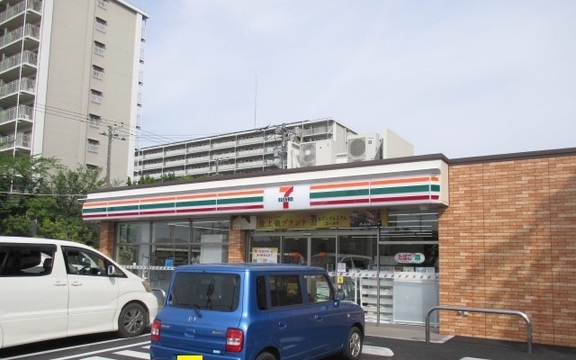 コンビニ　セブンイレブン（コンビニ）まで600m
