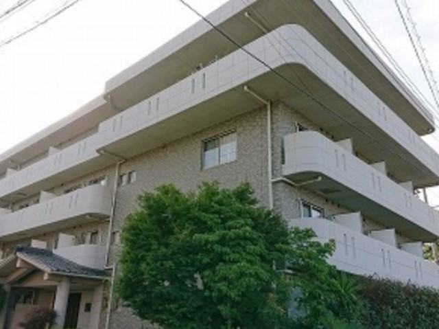 建物外観　４階建ての賃貸マンション