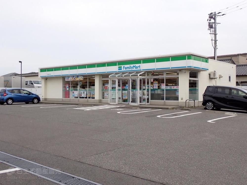 コンビニ　ファミリーマート 新潟船江町店（コンビニ）まで527m