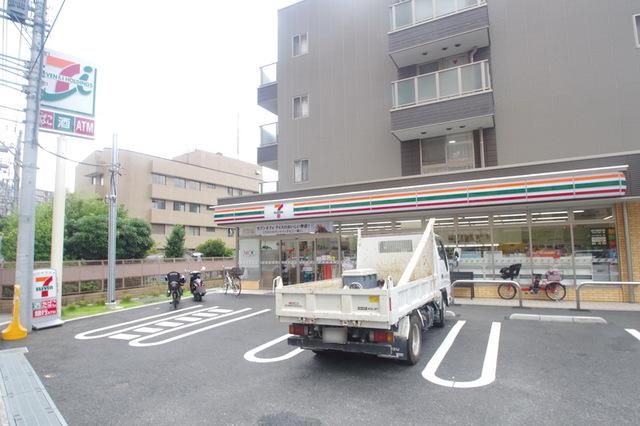 コンビニ　セブンイレブン（コンビニ）まで848m