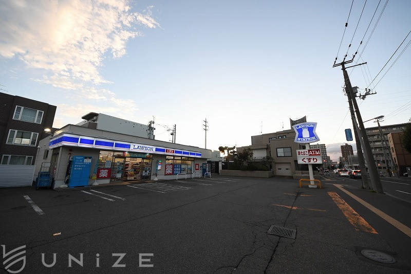 コンビニ　ローソン札幌美園8条七丁目店（コンビニ）まで527m