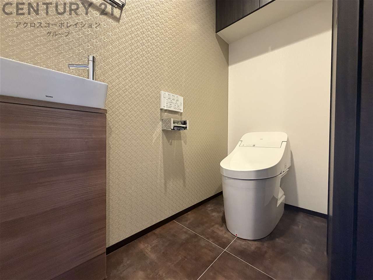 トイレ　トイレ内に手洗い用の洗面台あり