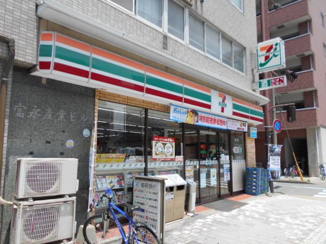コンビニ　セブンイレブン福岡築港本町店（コンビニ）まで228m