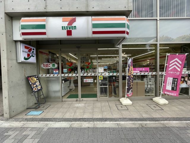 コンビニ　セブンイレブン渋谷千駄ヶ谷一丁目店（コンビニ）まで1300m