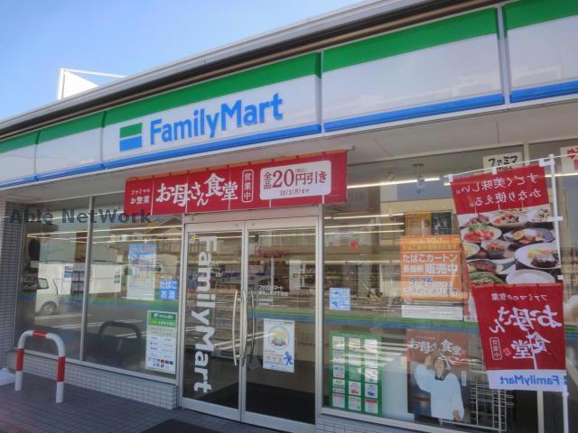 コンビニ　ファミリーマート東あじま三丁目店（コンビニ）まで430m