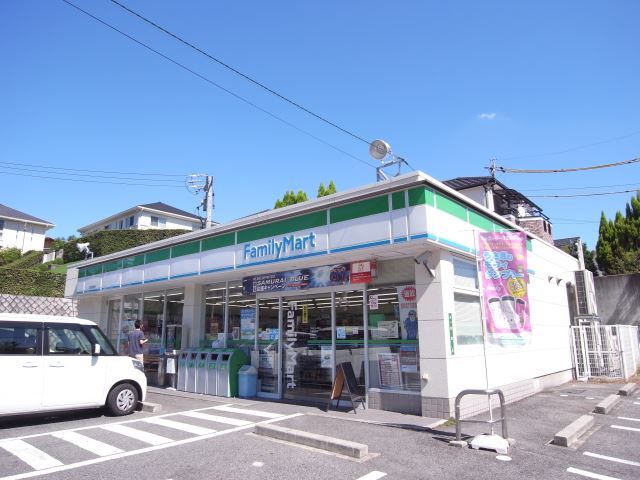 コンビニ　ファミリーマート（コンビニ）まで470m