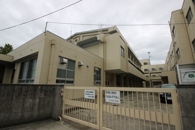 小学校　名古屋市立中小田井小学校（小学校）まで465m
