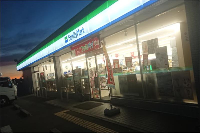 コンビニ　ファミリーマート 八尾東町店（コンビニ）まで682m