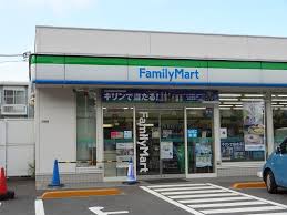 コンビニ　ファミリーマート 世田谷粕谷店（コンビニ）まで676m