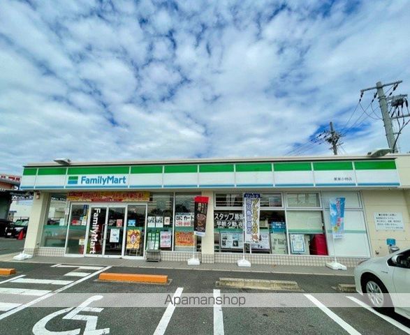 コンビニ　ファミリーマート（コンビニ）まで807m