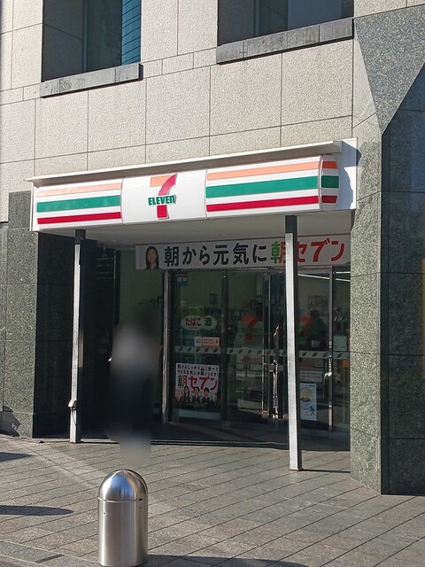 コンビニ　セブンイレブン（コンビニ）まで114m