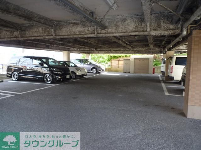 エントランス　敷地内駐車場