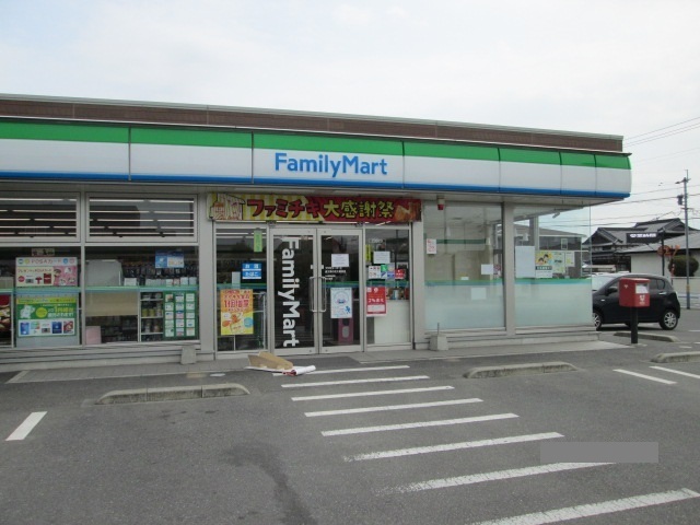 コンビニ　ファミリーマート直方菜の花大橋東店（コンビニ）まで812m