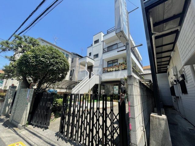 幼稚園・保育園　飯塚保育園（幼稚園・保育園）まで580m