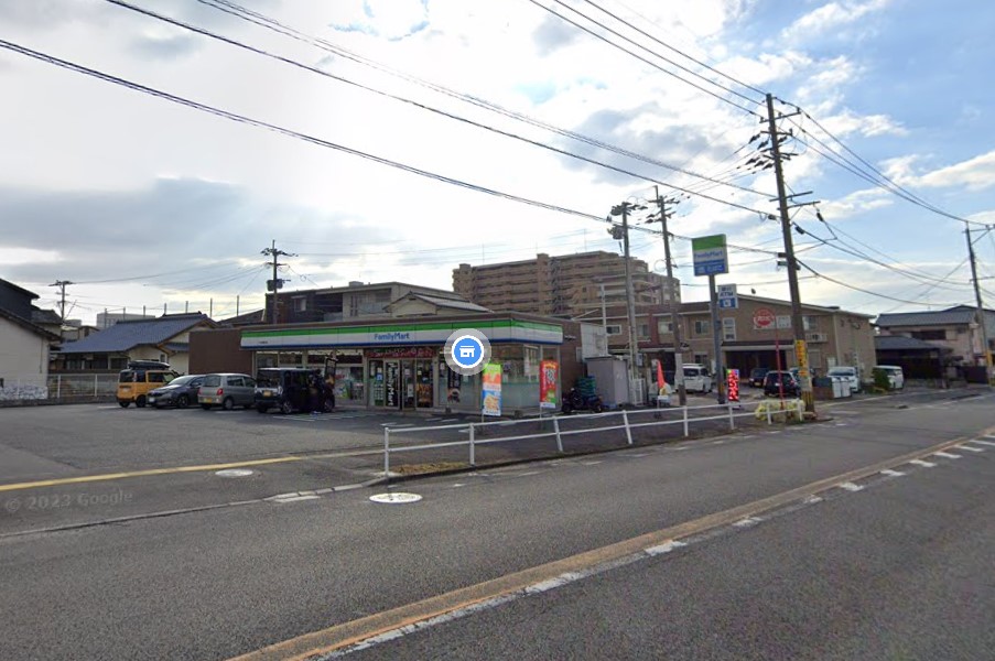コンビニ　ファミリーマート 大分南春日店（コンビニ）まで551m