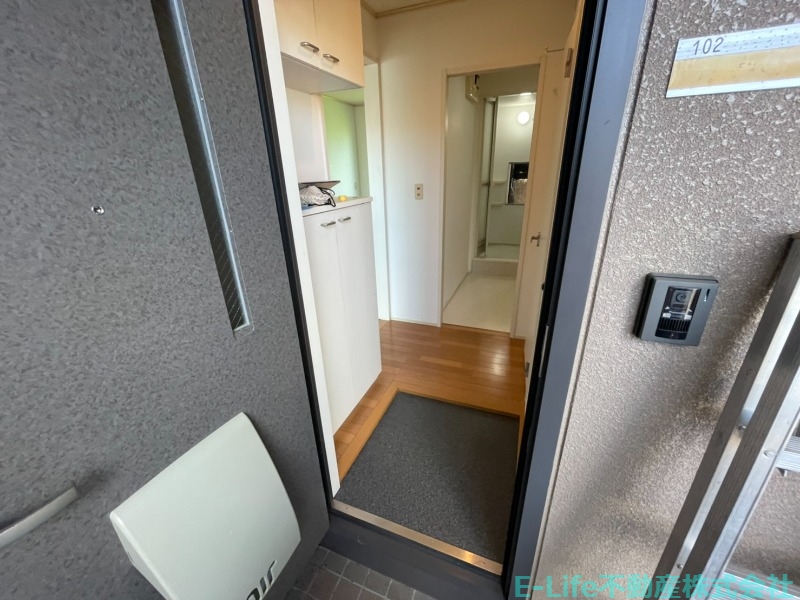 玄関　※別部屋写真使用