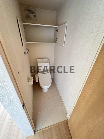 トイレ　落ち着いた色調のトイレです