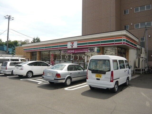 コンビニ　セブンイレブン札幌平岡1条5丁目店（コンビニ）まで257m
