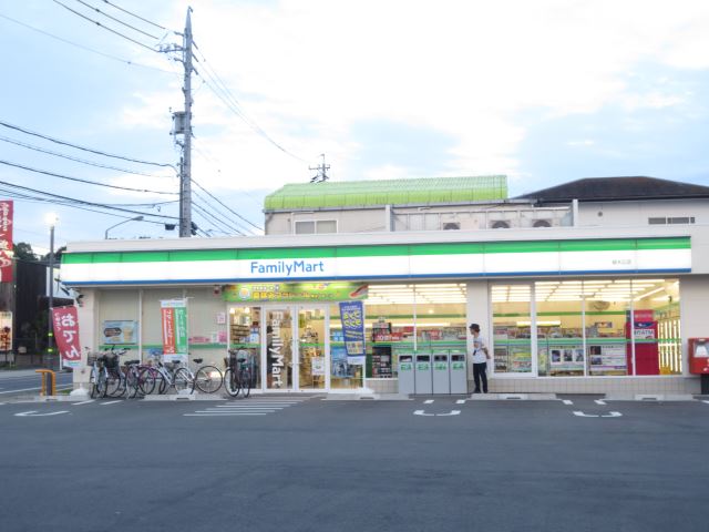 コンビニ　ファミリーマート（コンビニ）まで720m