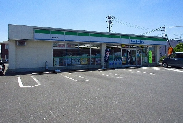 コンビニ　ファミリーマート（コンビニ）まで600m