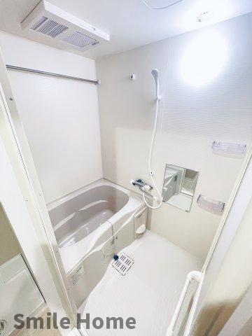 バス・シャワールーム　浴室乾燥付きなので梅雨時や洗濯物が多くても安心です。