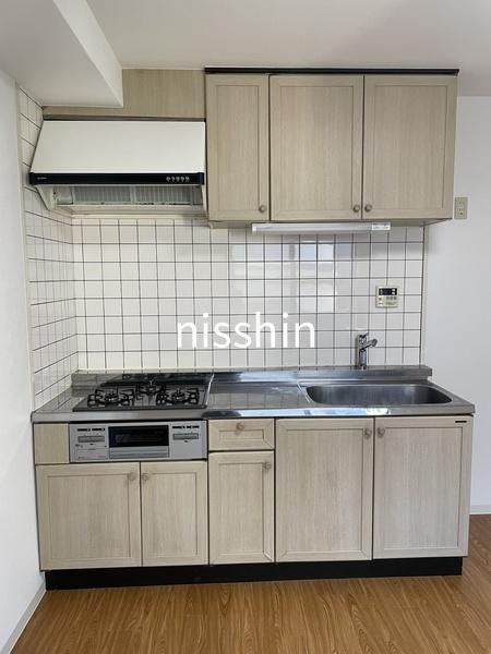 キッチン　退去前のため別部屋の参考写真です。