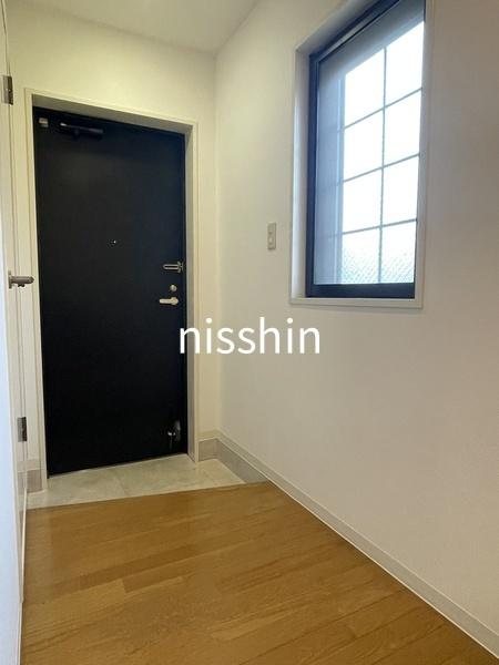 玄関　退去前のため別部屋の参考写真です。