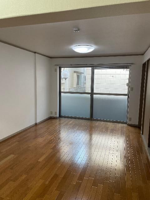居室・リビング　こちらの居間で趣味の時間をお楽しみください