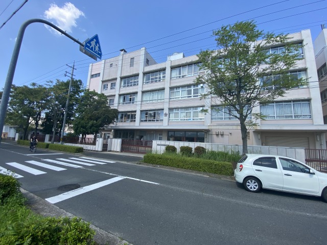 小学校　伊丹市立池尻小学校（小学校）まで428m