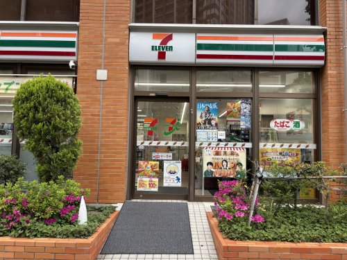 コンビニ　セブン-イレブン 横浜駅東口店（コンビニ）まで107m