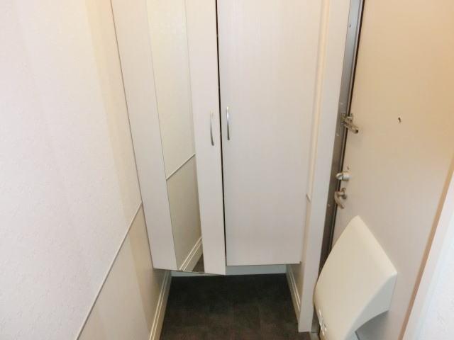玄関　ミラー付きシューボックス