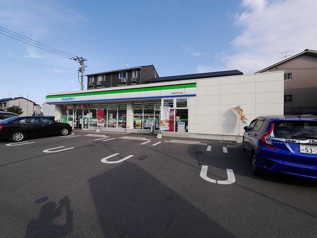 コンビニ　ファミリーマート／小倉中井五丁目店（コンビニ）まで23m