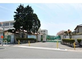 中学校　神戸市立 歌敷山中学校（中学校）まで250m