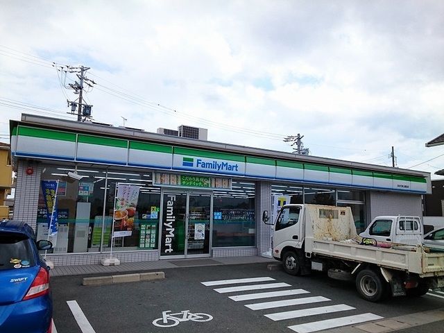 コンビニ　ファミリーマート浜松可美公園前（コンビニ）まで700m