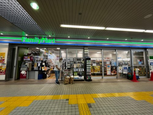 コンビニ　ファミリーマート 上板橋駅店（コンビニ）まで301m